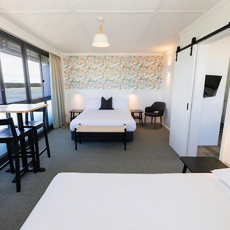 The Mid Pacific Motel พอร์ตแมคควอรี ภายนอก รูปภาพ